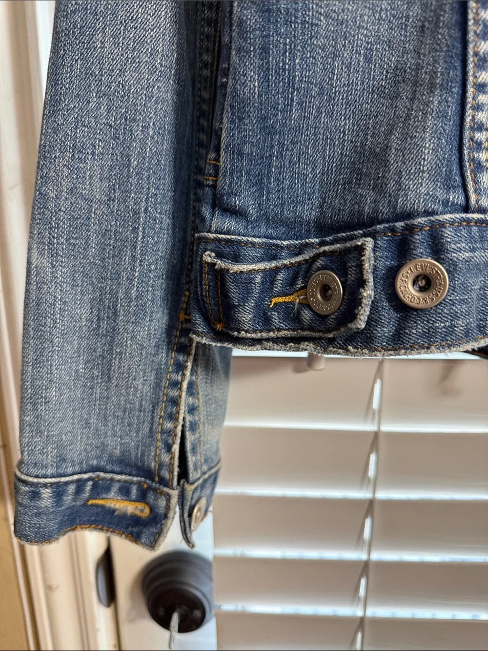 Levi's Women Blue Denim Jacket with Red Tab
